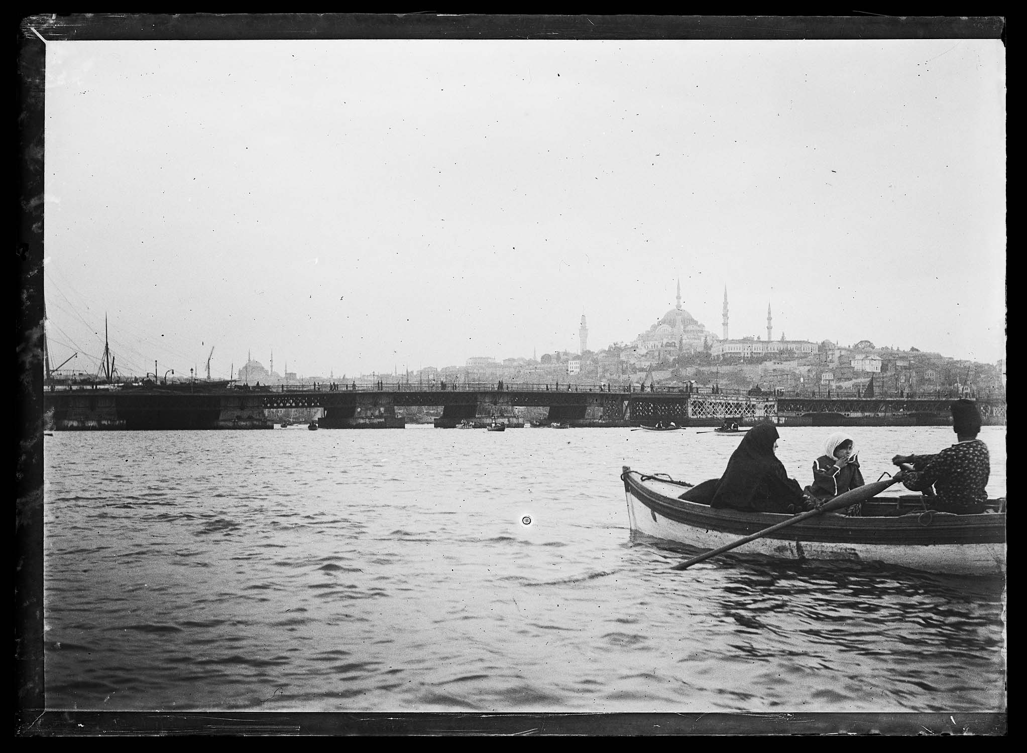 Le pont de Galata, avec la mosquée Süleymaniye au second plan
